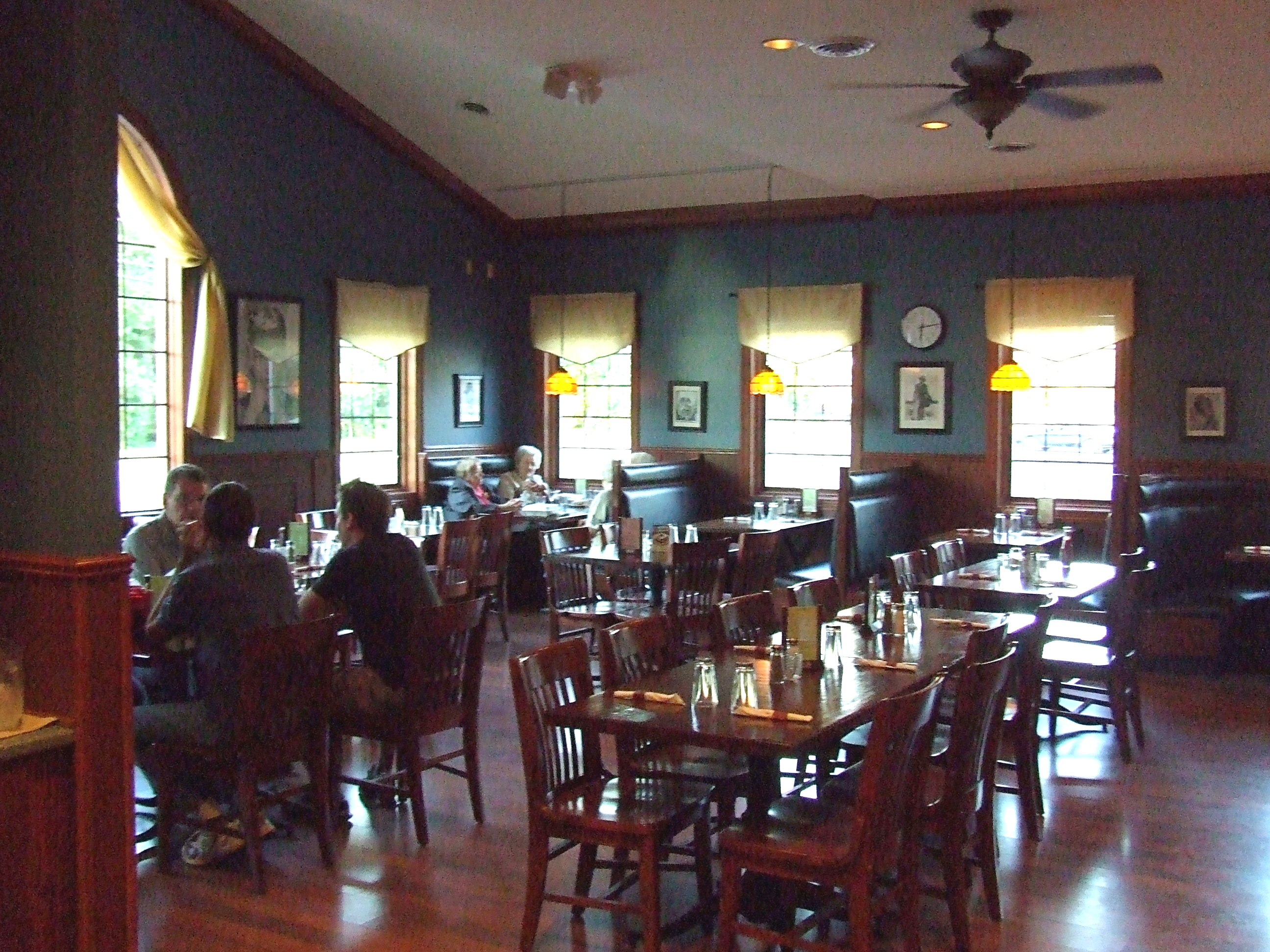 dining4.jpg